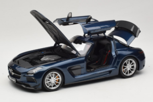 Mercedes SLS AMG Black Series Daytona Blue Metallic Minichamps 1:18 110033026 Métal — image 2 sur 8