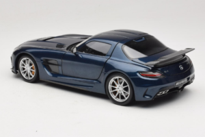 Mercedes SLS AMG Black Series Daytona Blue Metallic Minichamps 1:18 110033026 Métal — image 7 sur 8