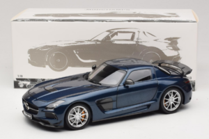 Mercedes SLS AMG Black Series Daytona Blue Metallic Minichamps 1:18 110033026 Métal — image 8 sur 8