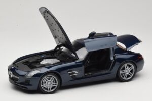Mercedes SLS AMG C197 Blue Metallic Minichamps 1:18 100039021 Métal — image 2 sur 8