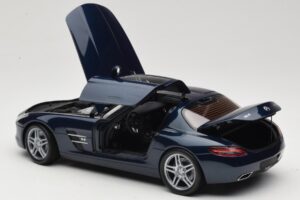 Mercedes SLS AMG C197 Blue Metallic Minichamps 1:18 100039021 Métal — image 5 sur 8