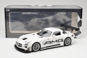 Mercedes AMG SLS C197 GT3 Street Blanc Minichamps 1:18 151123107 Métal — image 6 sur 6