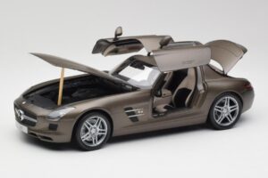 Mercedes SLS AMG C197 Monza Gris Minichamps 1:18 B66960044 Métal — image 2 sur 8