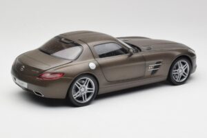 Mercedes SLS AMG C197 Monza Gris Minichamps 1:18 B66960044 Métal — image 3 sur 8