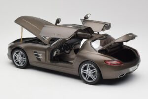 Mercedes SLS AMG C197 Monza Gris Minichamps 1:18 B66960044 Métal — image 5 sur 8