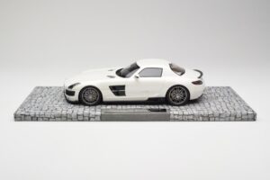 Mercedes Brabus SLS AMG 700 Biturbo Pearl Blanc Minichamps 1:18 107032020 Métal — image 3 sur 6
