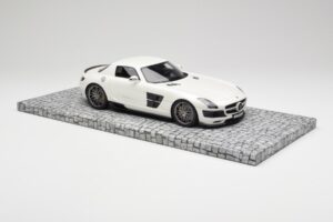 Mercedes Brabus SLS AMG 700 Biturbo Pearl Blanc Minichamps 1:18 107032020 Métal — image 4 sur 6