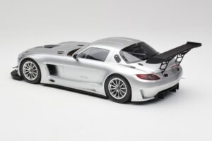 Mercedes SLS AMG GT3 C197 Street Argent Minichamps 1:18 151113100 Métal — image 5 sur 6