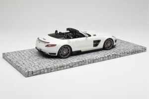 Mercedes Brabus SLS AMG 700 Biturbo Roadster Pearl Blanc Minichamps 1:18 107032130 Métal — image 2 sur 6