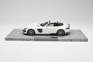 Mercedes Brabus SLS AMG 700 Biturbo Roadster Pearl Blanc Minichamps 1:18 107032130 Métal — image 3 sur 6