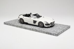 Mercedes Brabus SLS AMG 700 Biturbo Roadster Pearl Blanc Minichamps 1:18 107032130 Métal — image 4 sur 6