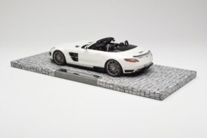 Mercedes Brabus SLS AMG 700 Biturbo Roadster Pearl Blanc Minichamps 1:18 107032130 Métal — image 5 sur 6