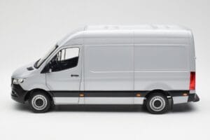 Mercedes Sprinter W907 Argent Norev 1:18 183424 Métal — image 4 sur 8