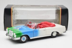 Mercedes 280SE W108 Tricolor Maisto 1:18 56014 Métal — image 8 sur 8