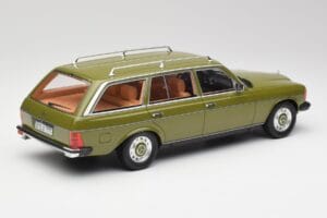 Mercedes W123 200T Cypress Vert BoS Models 1:18 BOS008 Métal — image 2 sur 6
