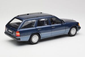 Mercedes 300D W124 T-Modell Nautical Bleu Norev 1:18 183962 Métal — image 3 sur 8