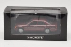 Mercedes W124 Dark Red Metallic Minichamps 1:43 MB002 Métal — image 4 sur 4