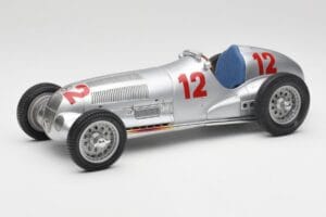 Mercedes W125 #12 R. Caracciola Grand Prix 1937 CMC 1:18 M-052 Métal