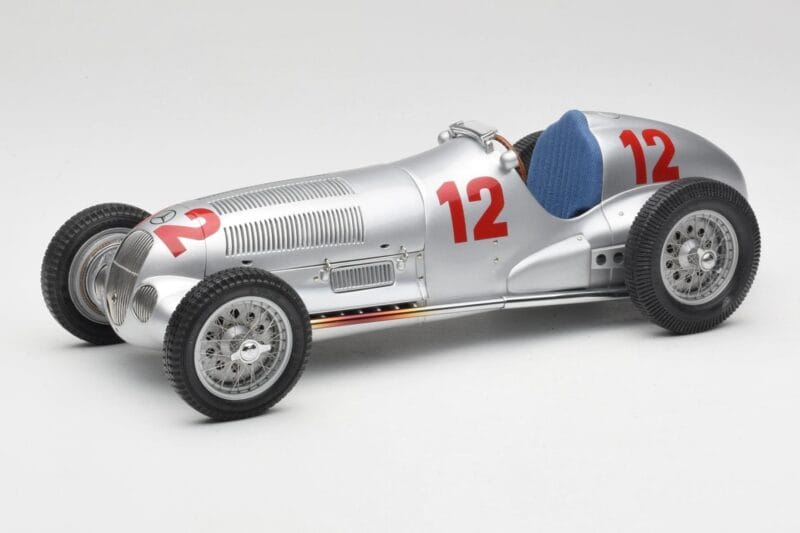 Mercedes W125 #12 R. Caracciola Grand Prix 1937 CMC 1:18 M-052 Métal