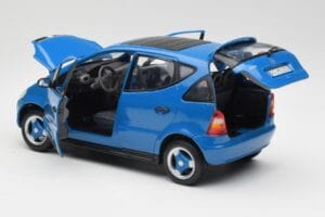 Mercedes A-Class W168 Azure Bleu Maisto 1:18 50311 Métal — image 5 sur 8