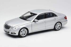 Mercedes Classe E W212 Avantgarde Iridium Argent Peinture Édition 2 Minichamps 1:18 B66960212-D2 Métal