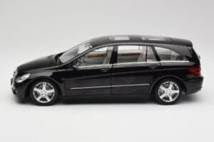 Mercedes R-Class W251 Obsidian Noir Minichamps 1:18 150034601 Métal — image 4 sur 8