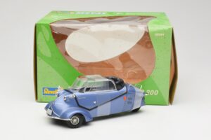 Messerschmitt KR200 Bleu Revell 1:18 08944 Métal — image 6 sur 6