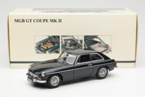 MGB GT Mk2 Coupe Racing Vert AUTOart 1:18 76602 Métal — image 8 sur 8