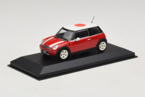 Mini Cooper Rouge Avec Drapeau du Japon Minichamps 1:43 80420309024-R1 Métal — image 2 sur 5