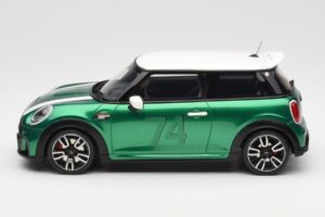 MINI Cooper F56 JCW British Racing Vert Otto 1:18 OT1098 Résine — image 3 sur 6