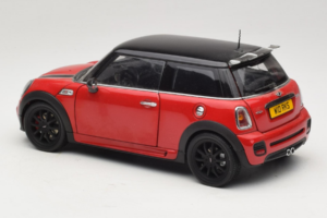 Mini Cooper John Cooper Works R56 Rouge & Noir Kyosho 1:18 80430419909 Métal — image 7 sur 8