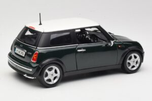 Mini Cooper Mk7 Vert Maisto 1:18 7271336 Métal — image 3 sur 8
