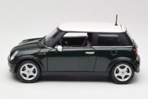 Mini Cooper Mk7 Vert Maisto 1:18 7271336 Métal — image 4 sur 8