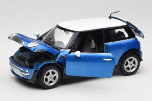 Mini Cooper R50 Bleu avec Toit Blanc Mondo Motors 1:18 MINI004 Métal — image 2 sur 8