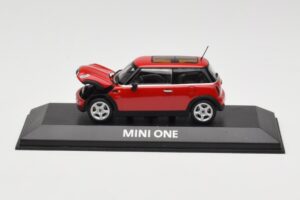 Mini One R50 Rouge Avec Toit Rouge Minichamps 1:43 MINI001 Métal — image 5 sur 5