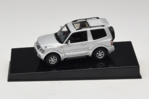 Mitsubishi Pajero SWB Argent AUTOart 1:43 57113 Métal