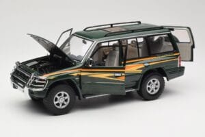 Mitsubishi Pajero V20 LWB Vert Sun Star 1:18 1225 Métal — image 2 sur 8