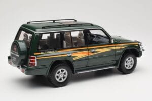 Mitsubishi Pajero V20 LWB Vert Sun Star 1:18 1225 Métal — image 3 sur 8