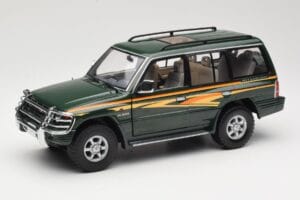 Mitsubishi Pajero V20 LWB Vert Sun Star 1:18 1225 Métal