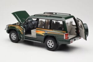 Mitsubishi Pajero V20 LWB Vert Sun Star 1:18 1225 Métal — image 5 sur 8