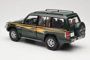Mitsubishi Pajero V20 LWB Vert Sun Star 1:18 1225 Métal — image 7 sur 8