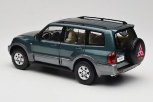 Mitsubishi Pajero V73 Vert YC Model 1:18 241218040101010215 Métal — image 7 sur 8