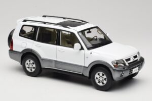Mitsubishi Pajero V73 Blanc YC Model 1:18 241218040103010206 Métal — image 6 sur 8