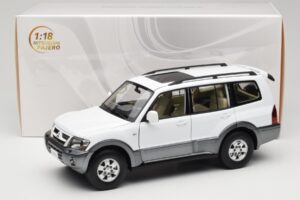 Mitsubishi Pajero V73 Blanc YC Model 1:18 241218040103010206 Métal — image 8 sur 8