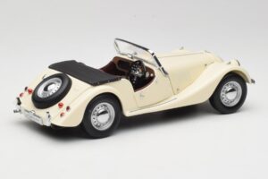 Morgan 4/4 Series II Blanc Kyosho 1:18 08111W Métal — image 3 sur 8