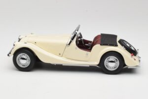 Morgan 4/4 Series II Blanc Kyosho 1:18 08111W Métal — image 4 sur 8