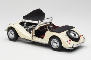 Morgan 4/4 Series II Blanc Kyosho 1:18 08111W Métal — image 5 sur 8