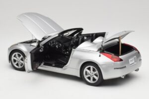 Nissan 350Z Z33 Roadster Diamond Argent AUTOart 1:18 77371 Métal — image 5 sur 8
