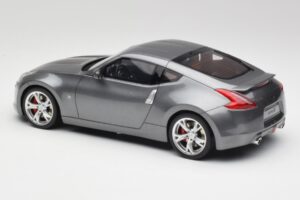 Nissan 370Z Z34 Gun Metallic Otto 1:18 OT465 Résine — image 5 sur 6