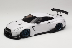 Nissan GT-R R35 Boost Wars 2 Blanc Jp Kraemo 1:18 Nissan GT-R R35 Boost Wars 2 Blanc Jp Kraemo 1:18 KRAEMO001 Métal